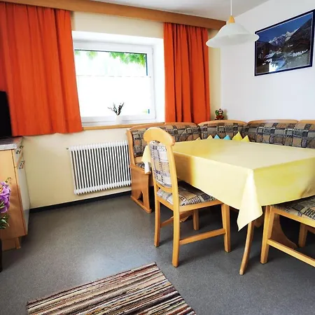 Gaestehaus Scherl Pettneu am Arlberg